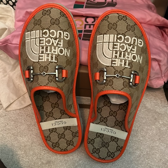 Men’s Limited edition Gucci North Face slides size 8. Also fits woman size 9/10 - Picture 3 of 4
